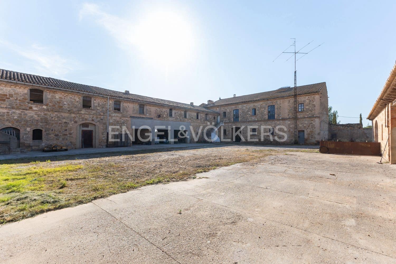 15 bedroom Finca/Country House for sale in Lliria with pool garage - € 1,680,000 (Ref: 9253854)