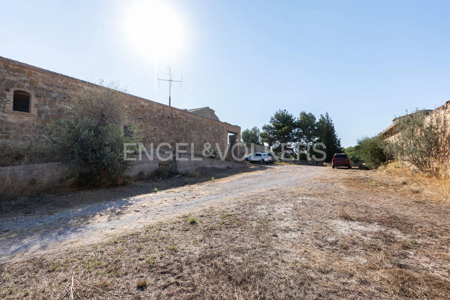 15 bedroom Finca/Country House for sale in Lliria with pool garage - € 1,680,000 (Ref: 9253854)