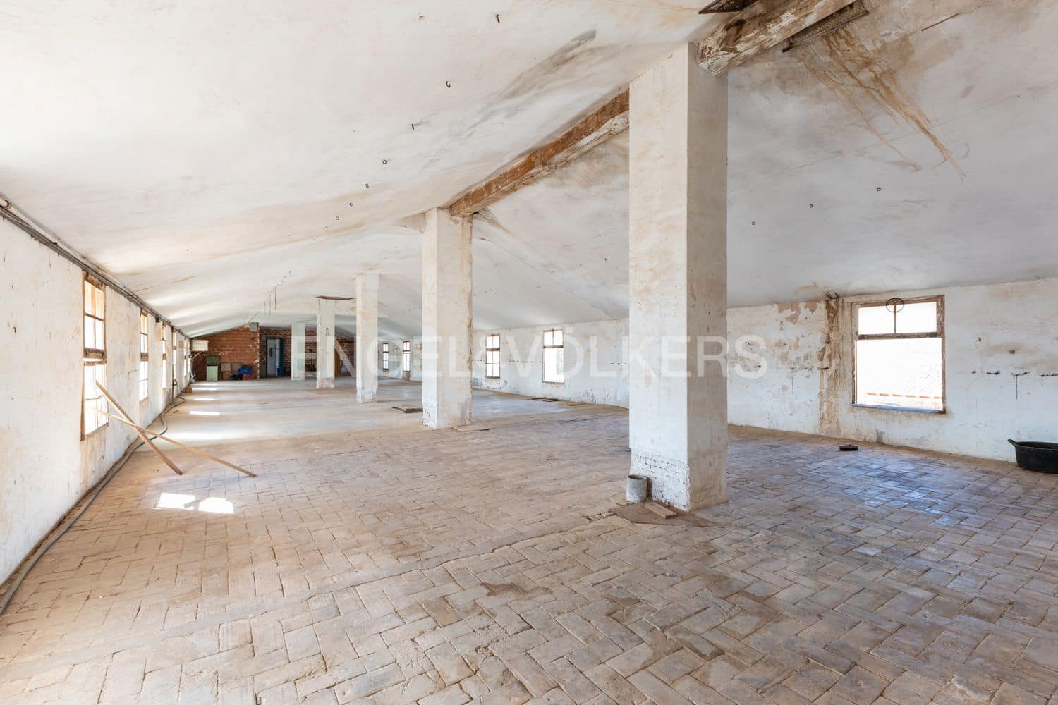15 bedroom Finca/Country House for sale in Lliria with pool garage - € 1,680,000 (Ref: 9253854)