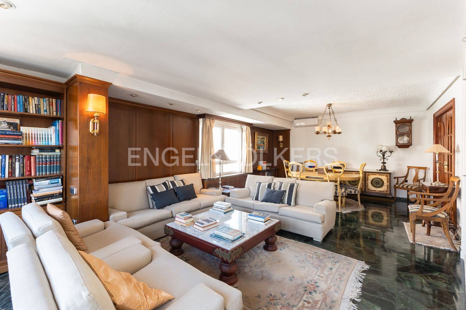 5 bedroom Flat for sale in Valencia city with garage - € 880,000 (Ref: 9261952)