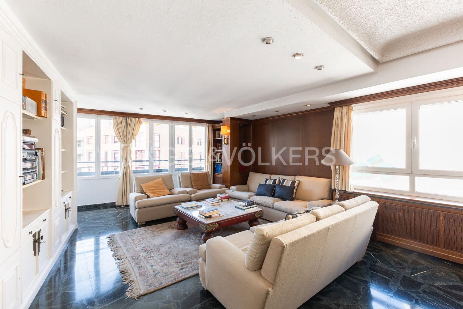 5 bedroom Flat for sale in Valencia city with garage - € 880,000 (Ref: 9261952)