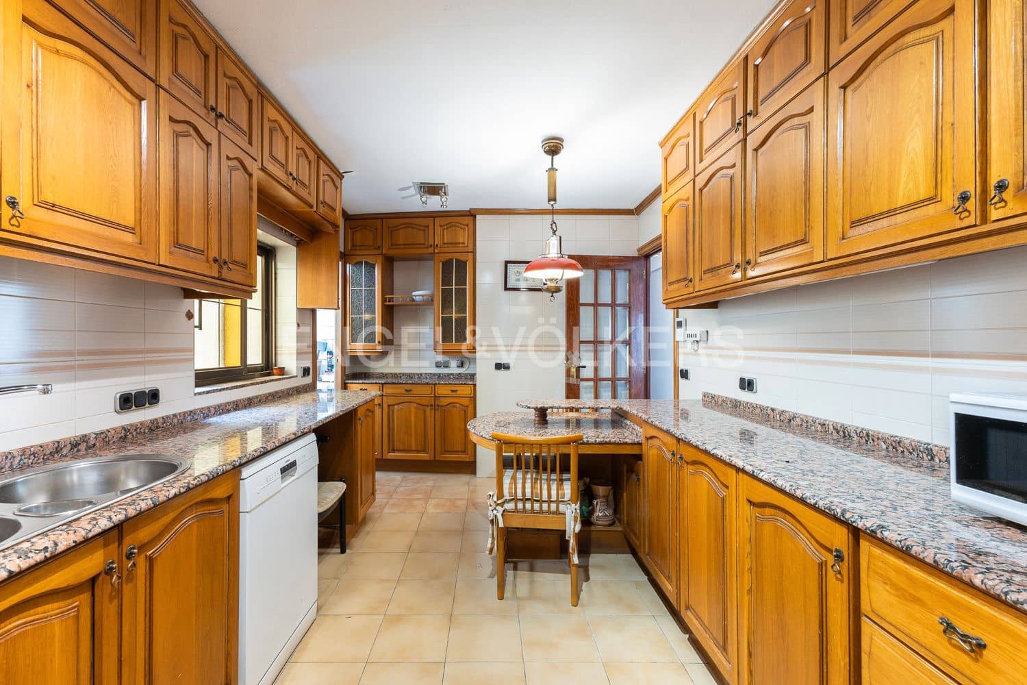 5 bedroom Flat for sale in Valencia city with garage - € 880,000 (Ref: 9261952)
