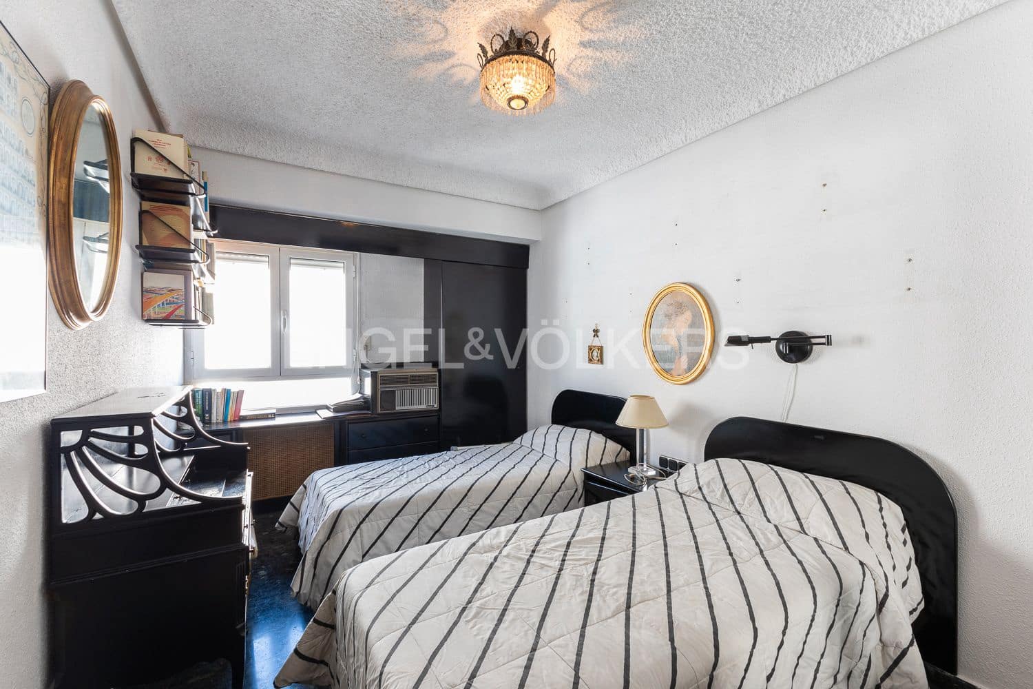 5 bedroom Flat for sale in Valencia city with garage - € 880,000 (Ref: 9261952)