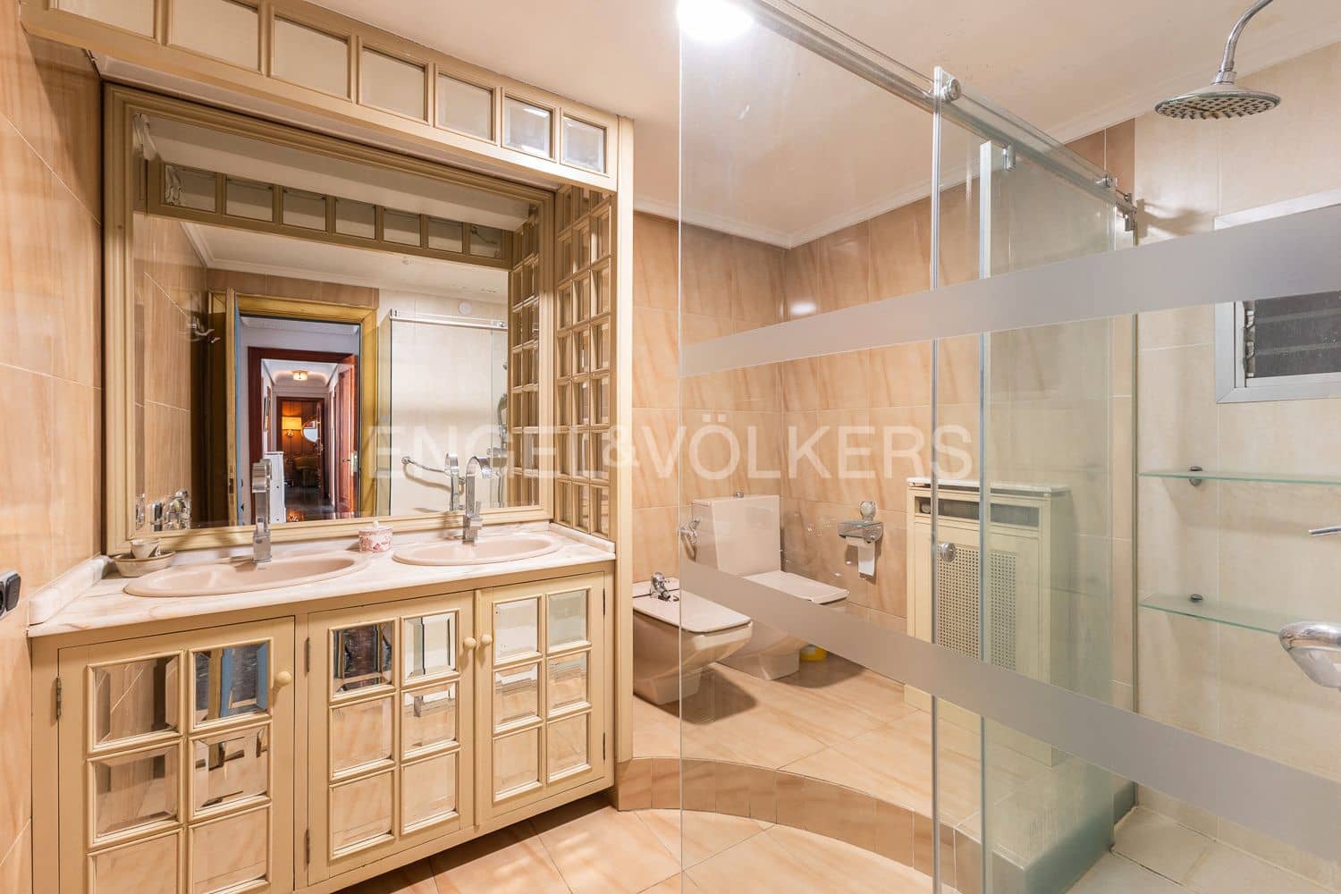 5 bedroom Flat for sale in Valencia city with garage - € 880,000 (Ref: 9261952)