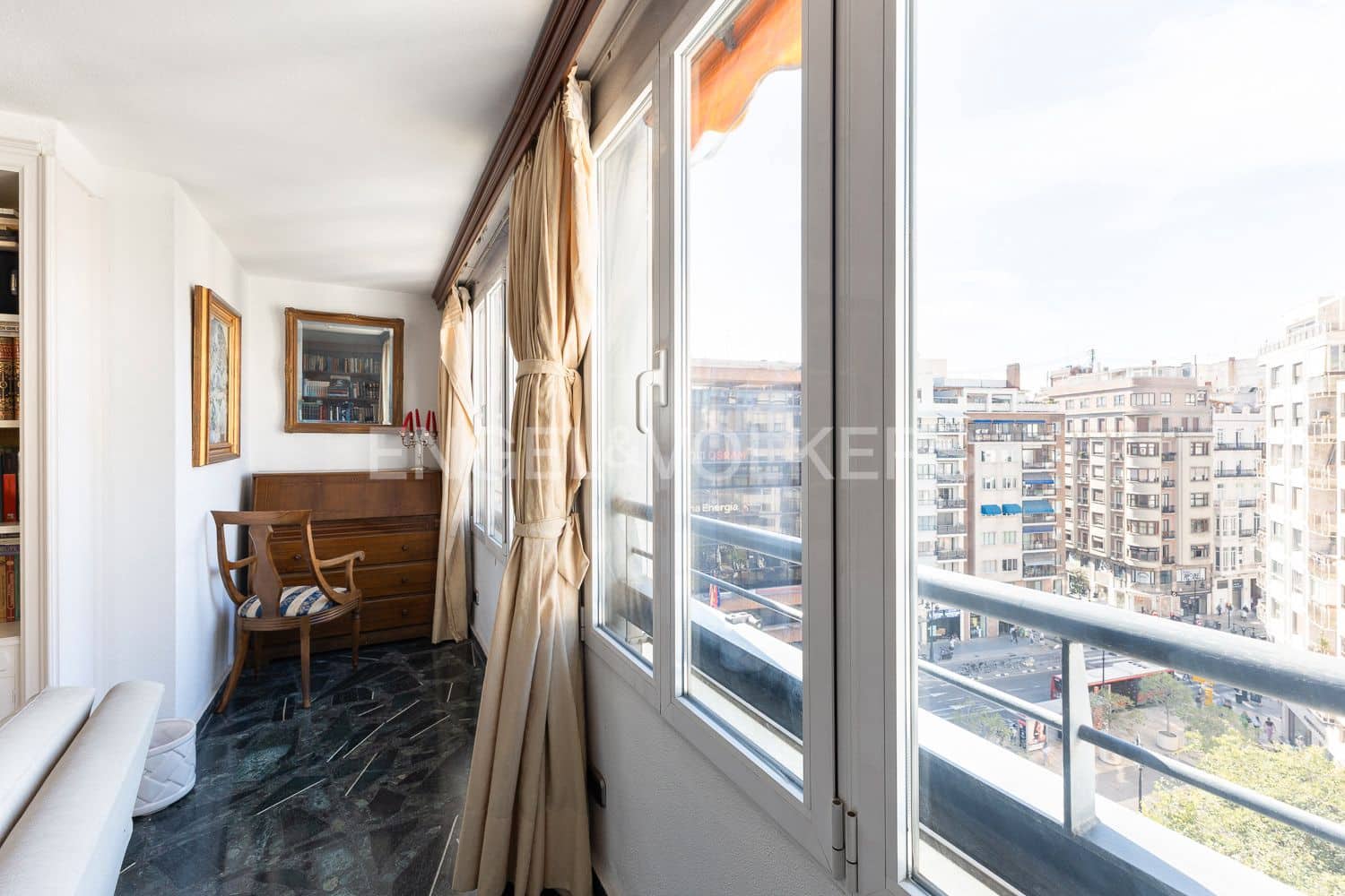 5 bedroom Flat for sale in Valencia city with garage - € 880,000 (Ref: 9261952)