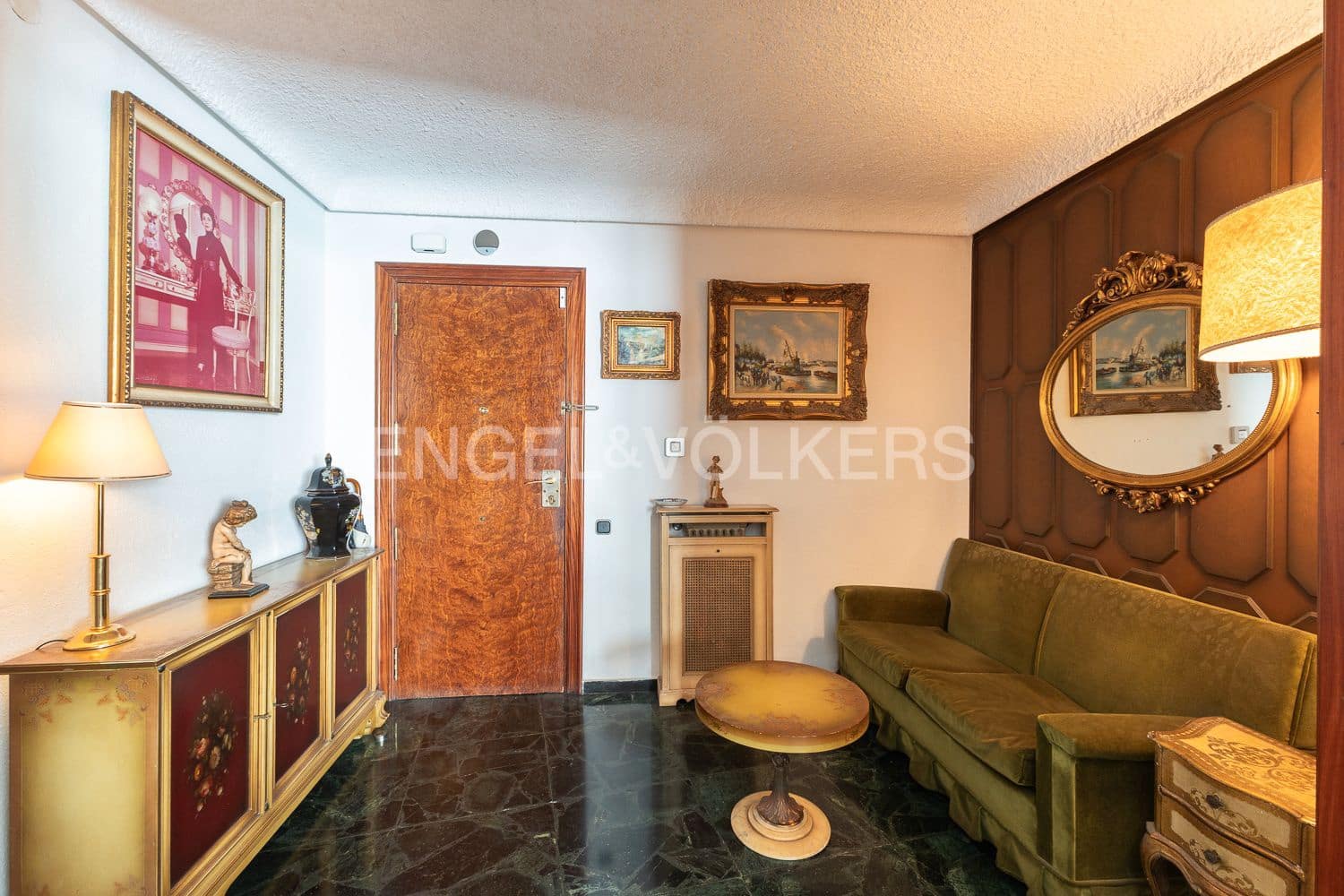 5 bedroom Flat for sale in Valencia city with garage - € 880,000 (Ref: 9261952)