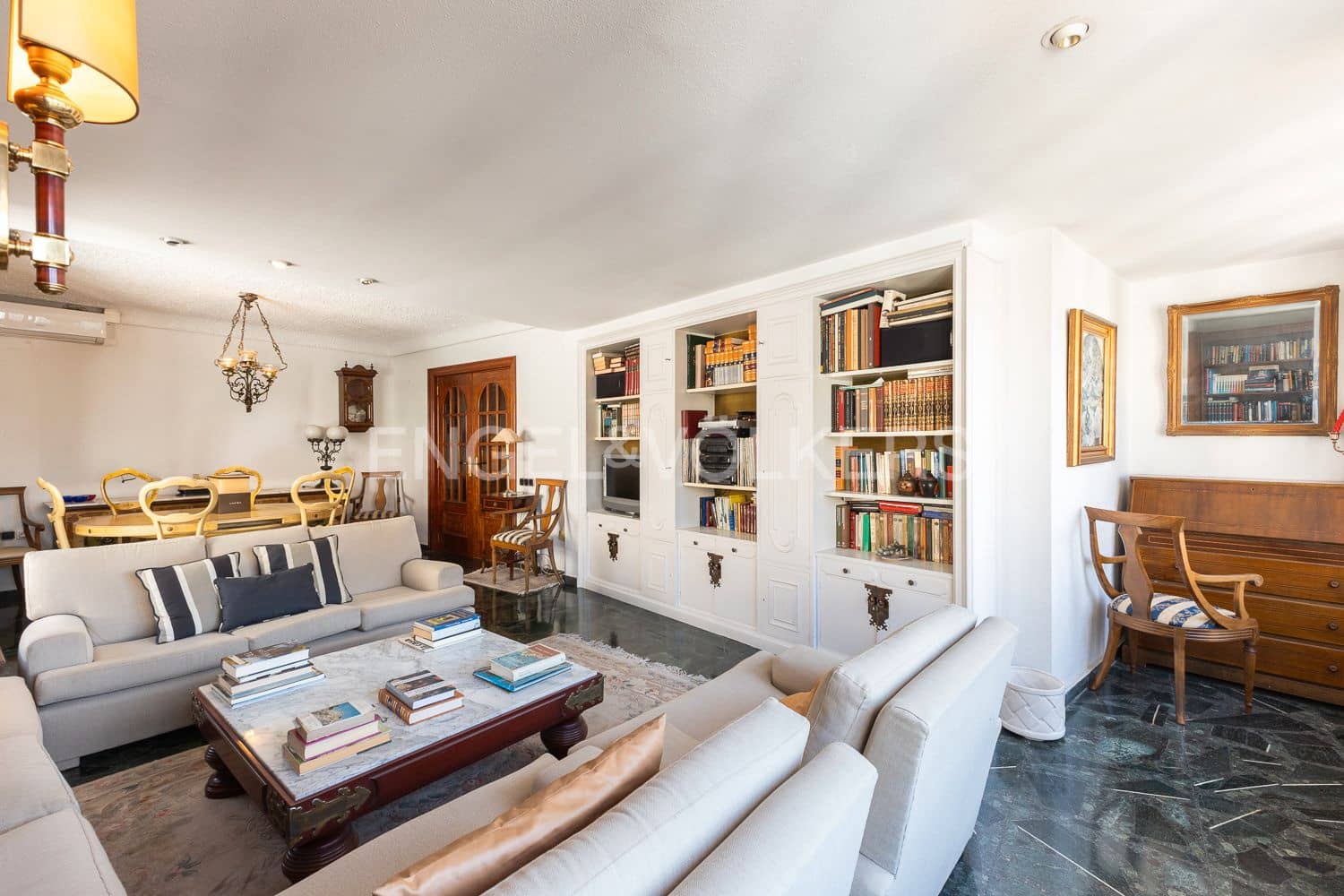 5 bedroom Flat for sale in Valencia city with garage - € 880,000 (Ref: 9261952)