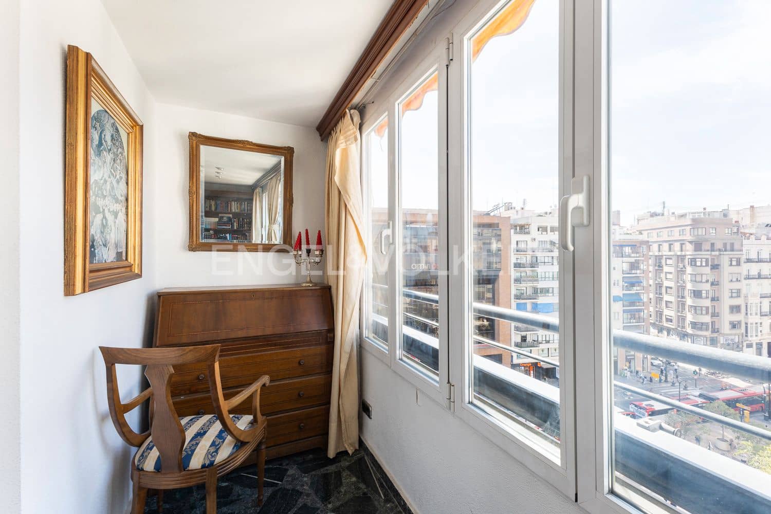 5 bedroom Flat for sale in Valencia city with garage - € 880,000 (Ref: 9261952)