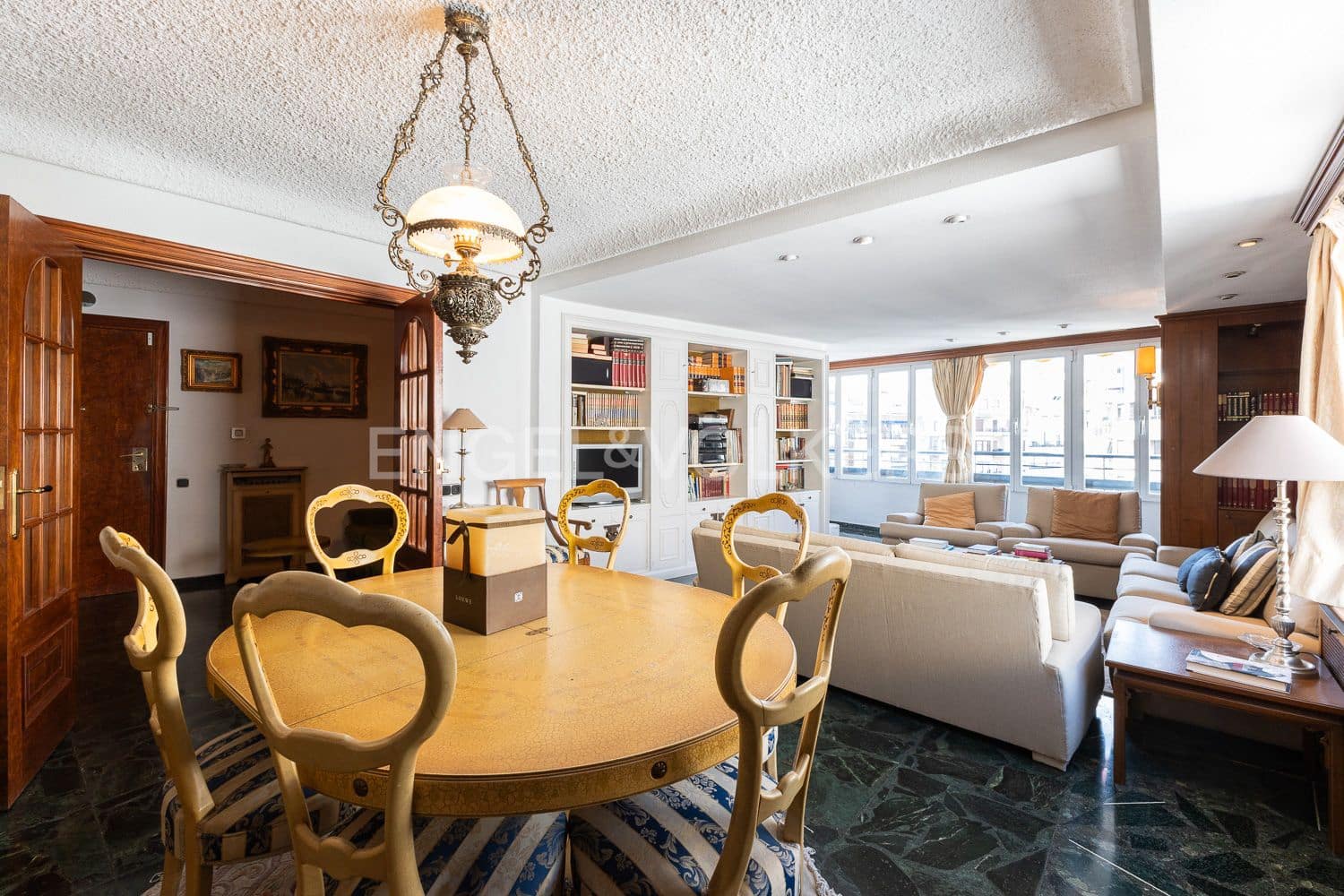 5 bedroom Flat for sale in Valencia city with garage - € 880,000 (Ref: 9261952)