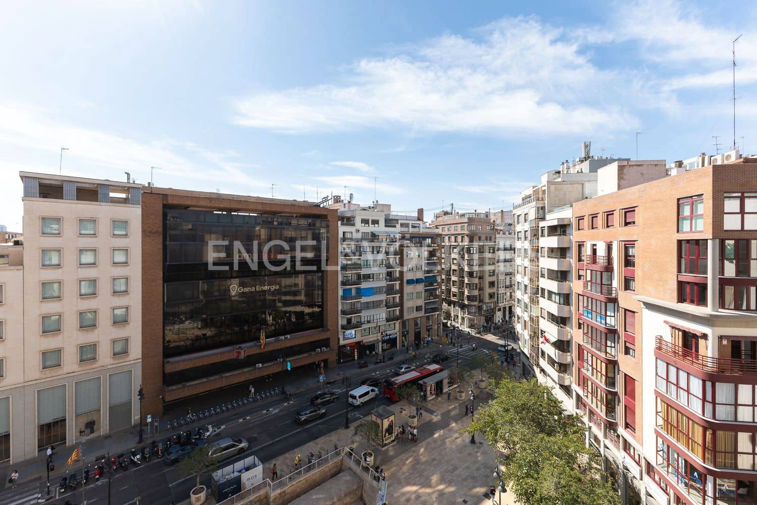 5 bedroom Flat for sale in Valencia city with garage - € 880,000 (Ref: 9261952)