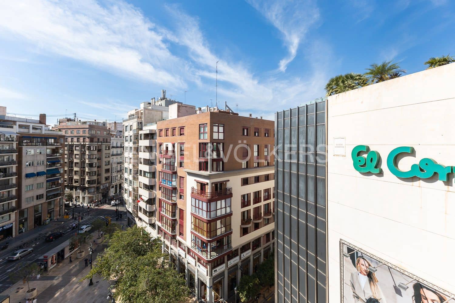 5 bedroom Flat for sale in Valencia city with garage - € 880,000 (Ref: 9261952)