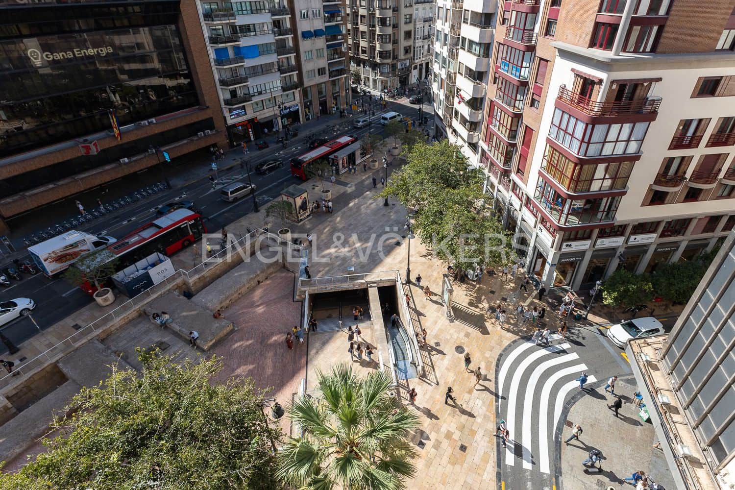 5 bedroom Flat for sale in Valencia city with garage - € 880,000 (Ref: 9261952)