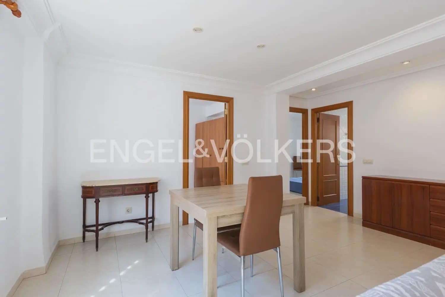 2 soveværelse Lejlighed til leje i Valencia by - € 1.250 (Ref: 9897482)