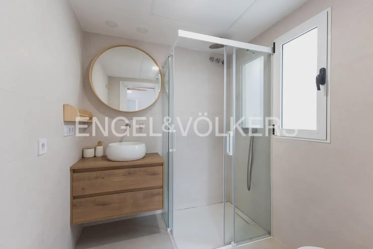 2 Zimmer Wohnung zu vermieten in Valencia Stadt - 2.400 € (Ref: 9897484)