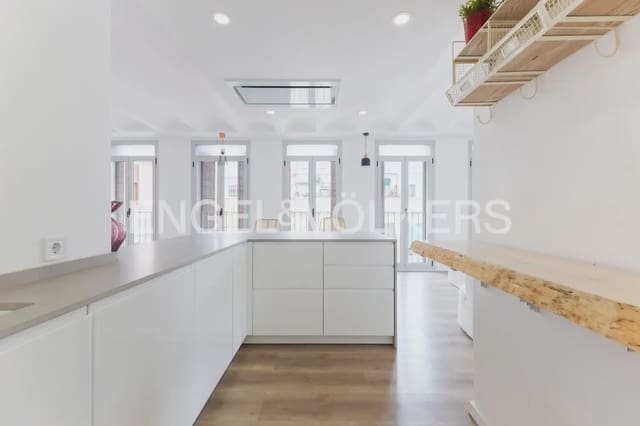 Appartement de 2 chambres à louer à El Pilar, Valence ville - 2 400 € (Ref: 9897484)