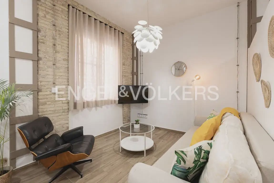 60 soveværelse Lejlighed til leje i Valencia by - € 1.300 (Ref: 9897486)