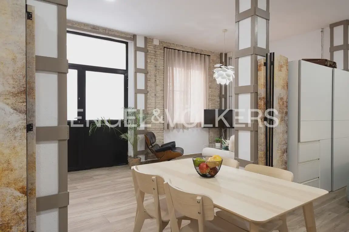 60 soveværelse Lejlighed til leje i Valencia by - € 1.300 (Ref: 9897486)