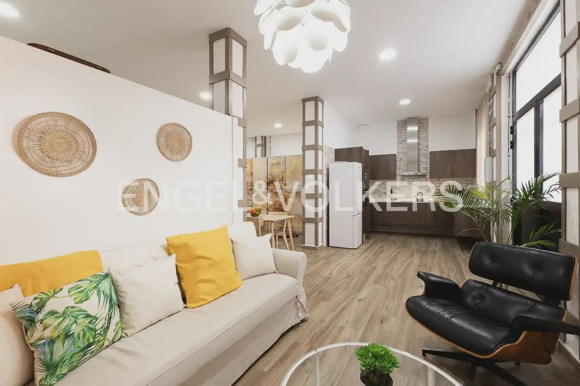60 soveværelse Lejlighed til leje i Valencia by - € 1.300 (Ref: 9897486)