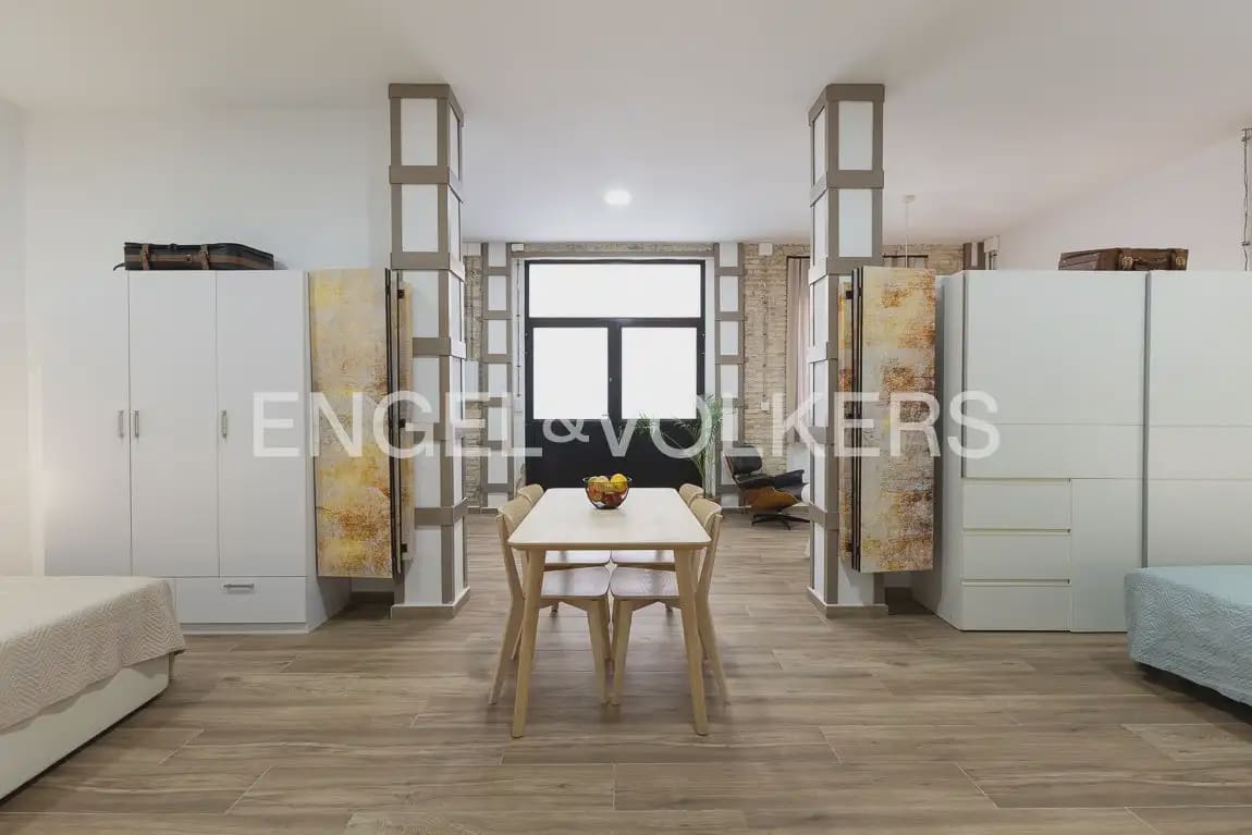 60 soveværelse Lejlighed til leje i Valencia by - € 1.300 (Ref: 9897486)