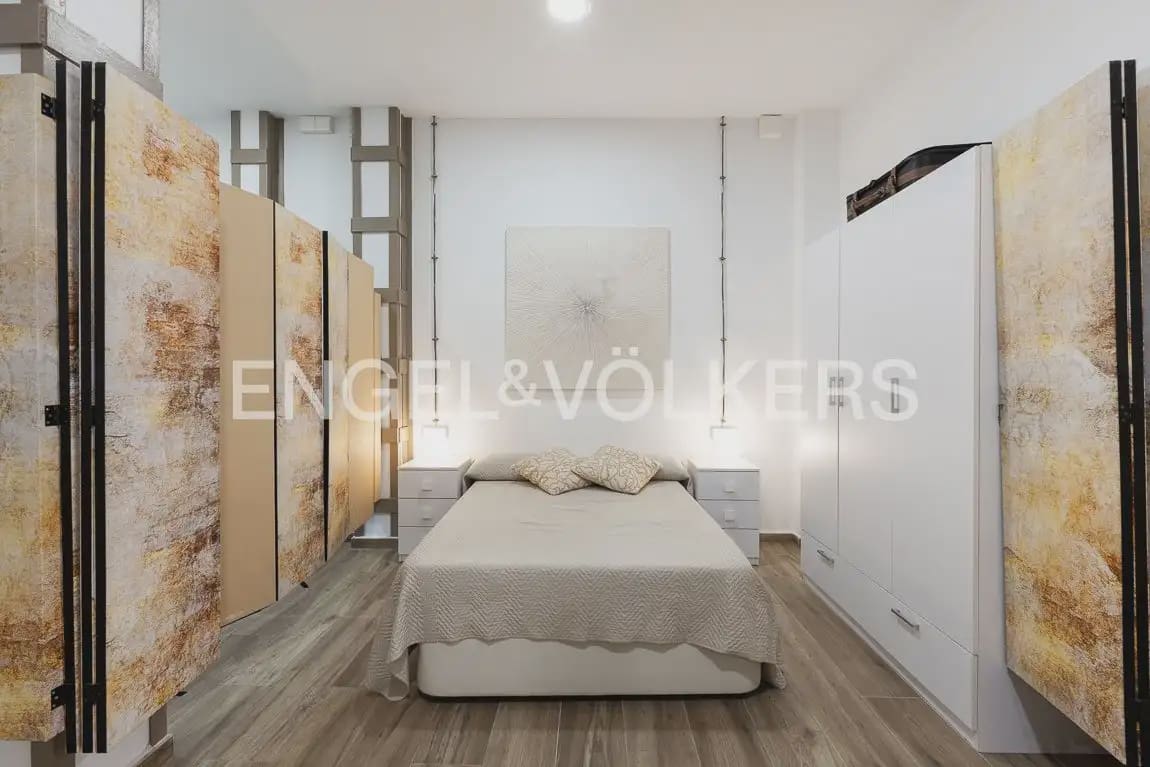 60 soveværelse Lejlighed til leje i Valencia by - € 1.300 (Ref: 9897486)
