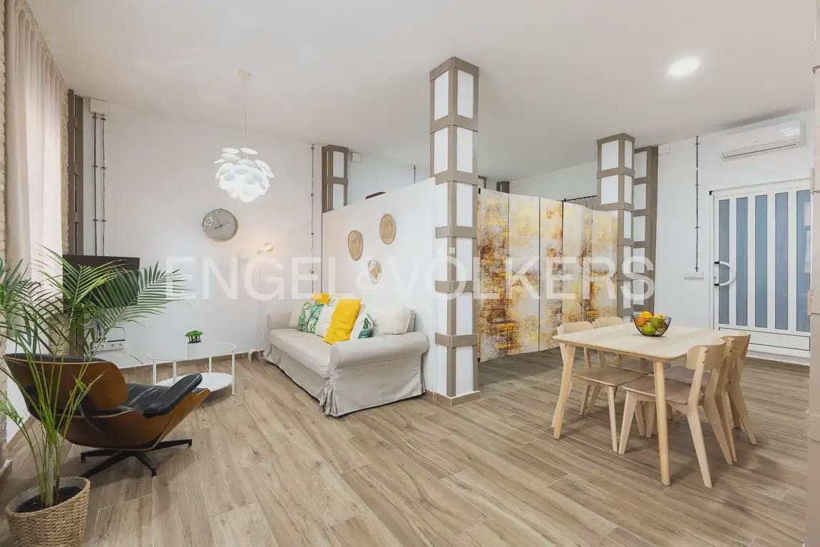 60 soveværelse Lejlighed til leje i Valencia by - € 1.300 (Ref: 9897486)