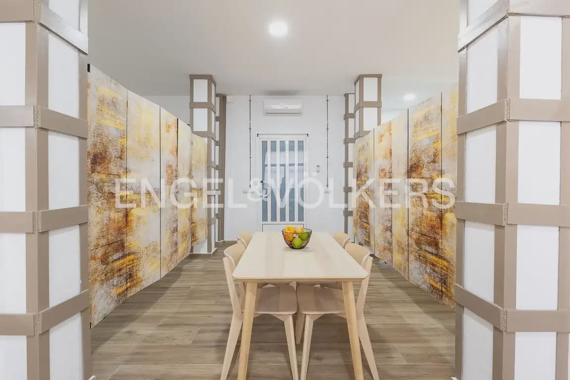 60 soveværelse Lejlighed til leje i Valencia by - € 1.300 (Ref: 9897486)