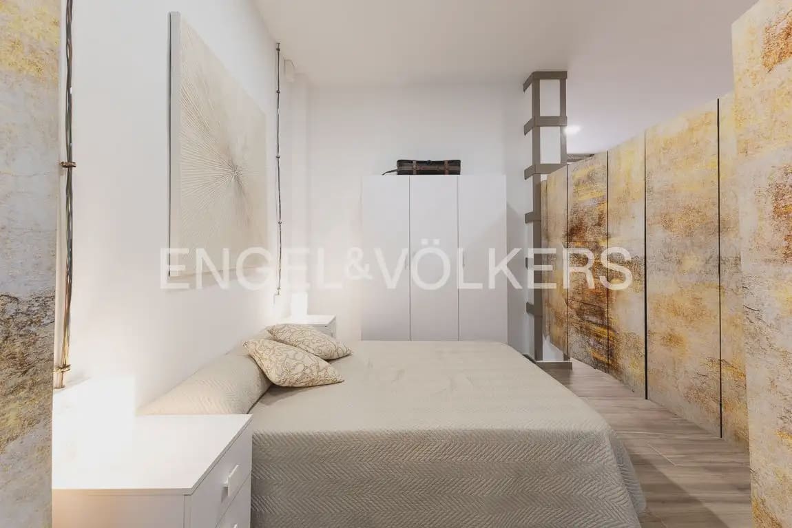 60 soveværelse Lejlighed til leje i Valencia by - € 1.300 (Ref: 9897486)