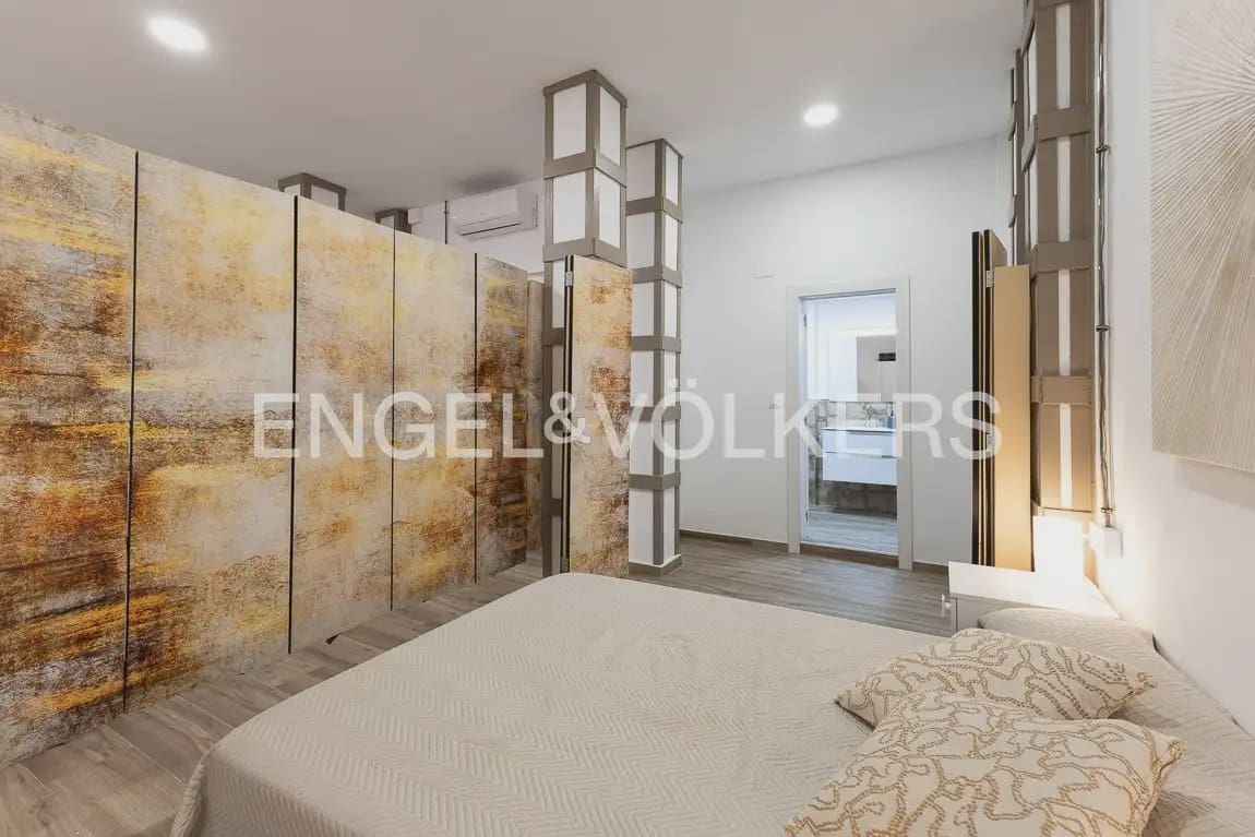 60 soveværelse Lejlighed til leje i Valencia by - € 1.300 (Ref: 9897486)