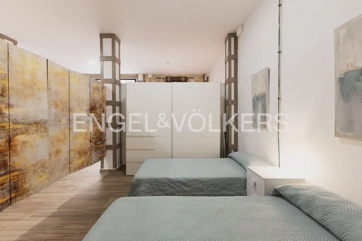60 soveværelse Lejlighed til leje i Valencia by - € 1.300 (Ref: 9897486)