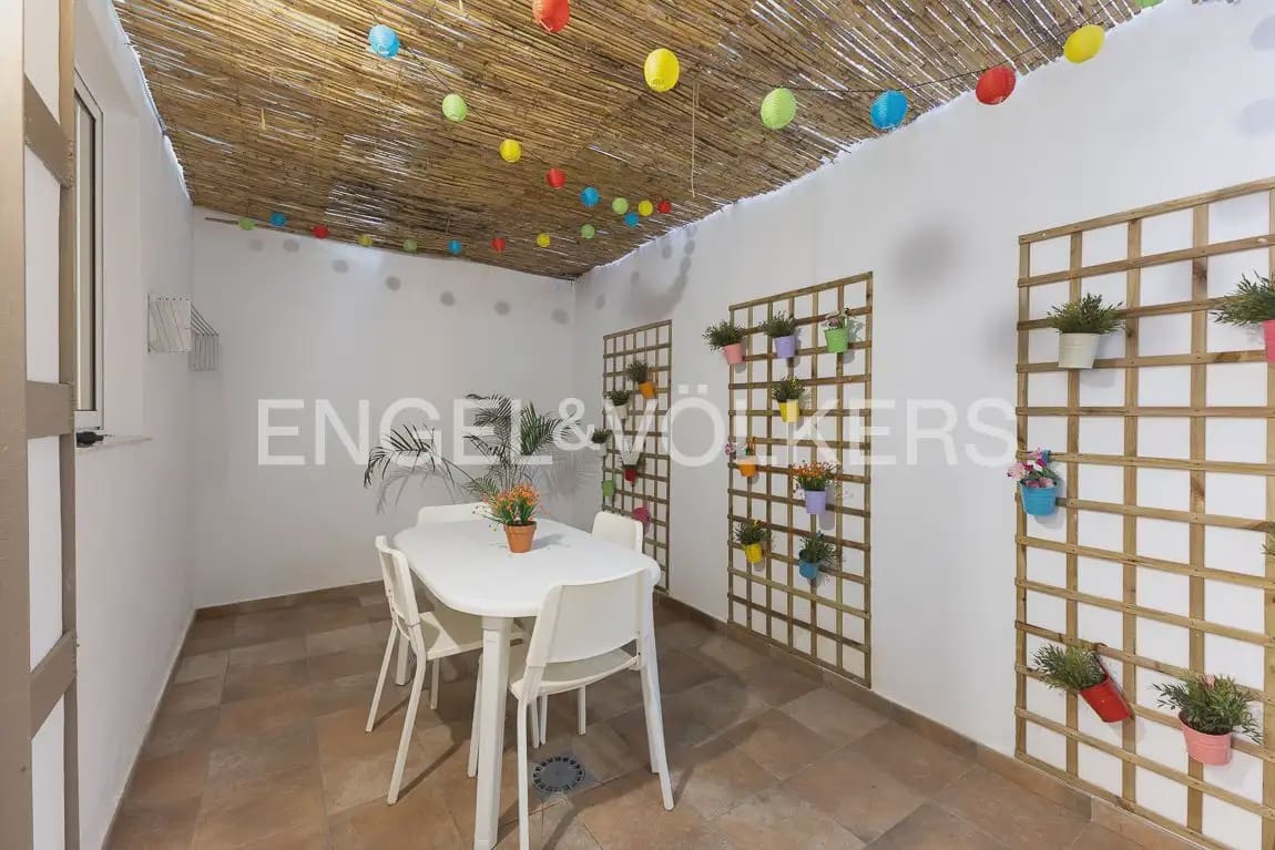 60 soveværelse Lejlighed til leje i Valencia by - € 1.300 (Ref: 9897486)