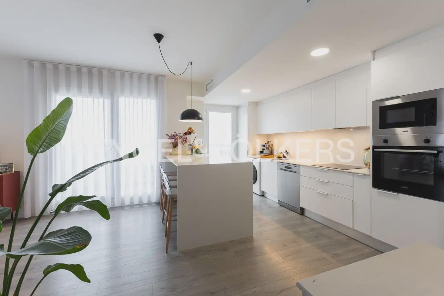 2 sovrum Lägenhet till salu i Valencia stad med pool garage - 475 000 € (Ref: 9897488)