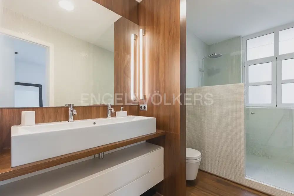 2 quarto Apartamento para arrendar em Valencia cidade - 2 400 € (Ref: 9897492)