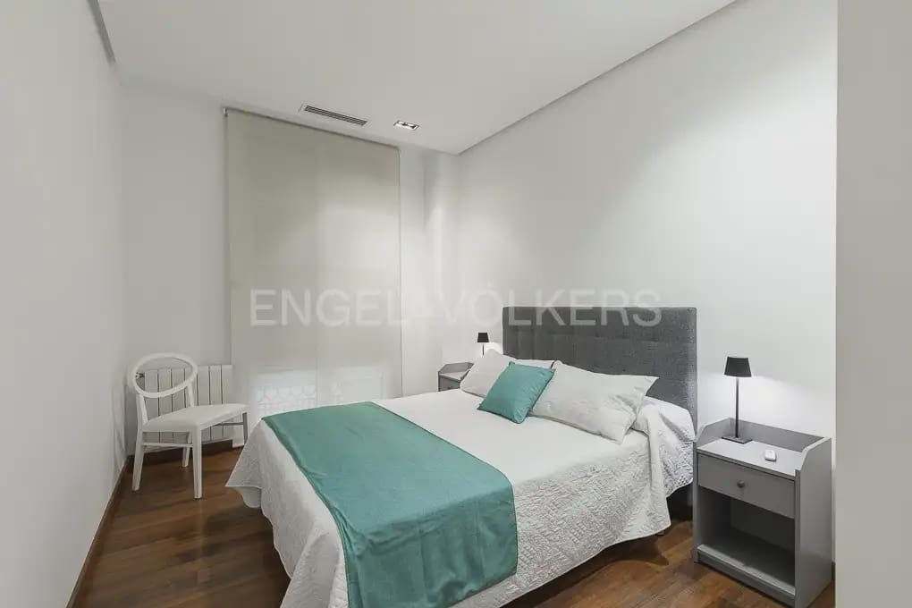 2 quarto Apartamento para arrendar em Valencia cidade - 2 400 € (Ref: 9897492)