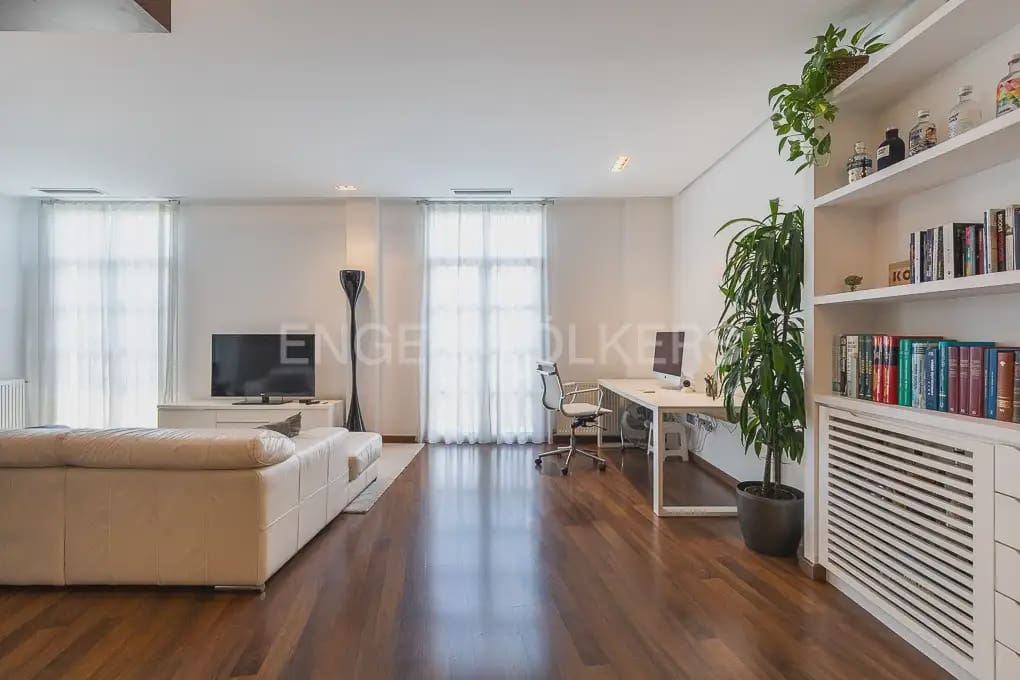 2 quarto Apartamento para arrendar em Valencia cidade - 2 400 € (Ref: 9897492)
