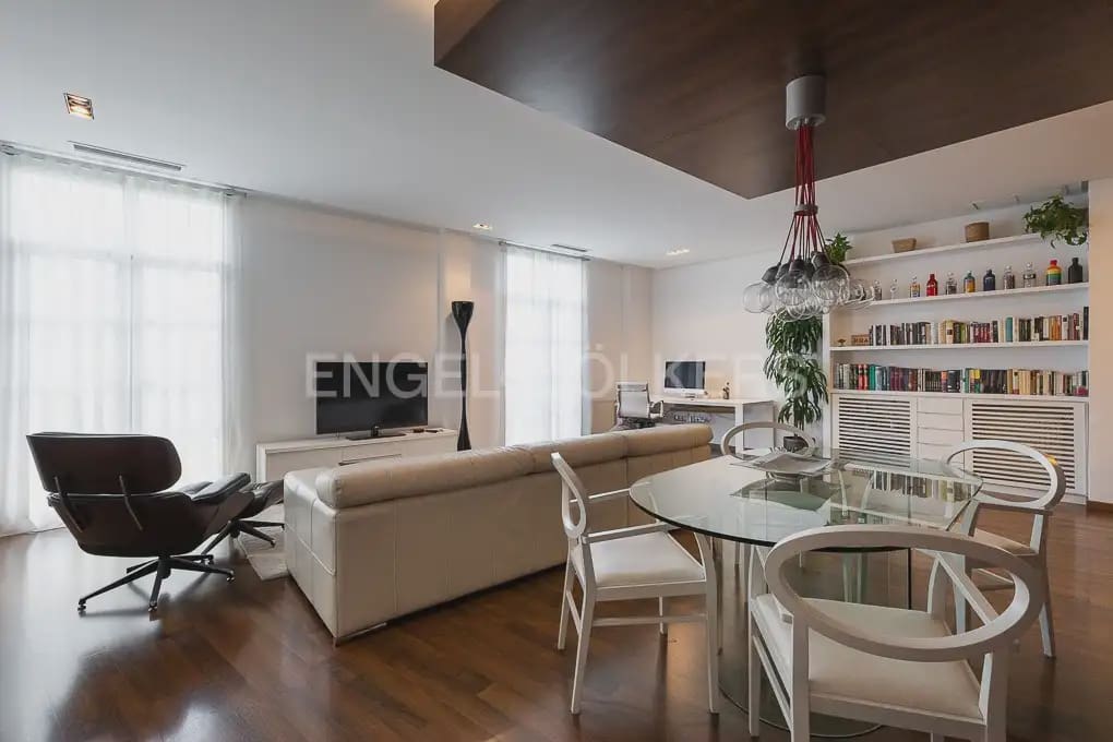 2 quarto Apartamento para arrendar em Valencia cidade - 2 400 € (Ref: 9897492)