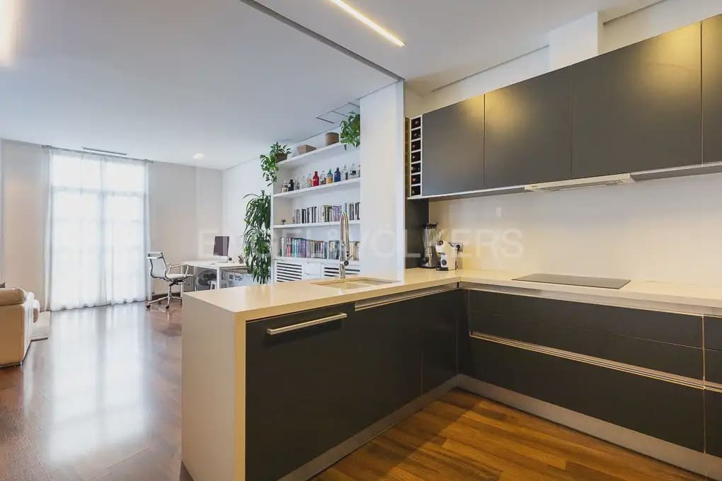 2 quarto Apartamento para arrendar em Valencia cidade - 2 400 € (Ref: 9897492)