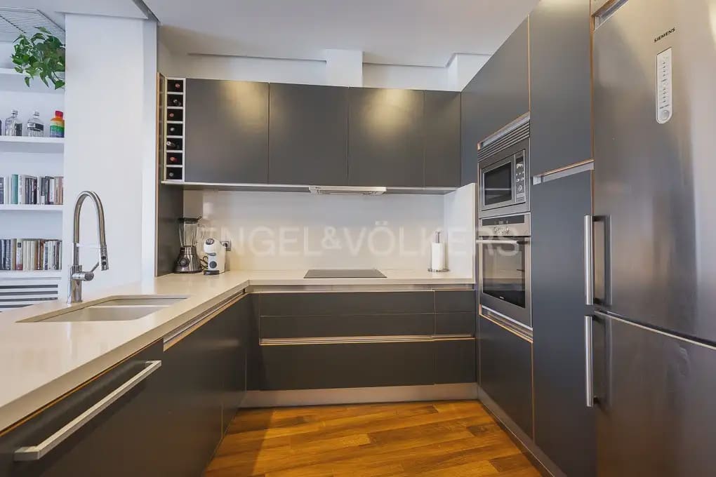 2 quarto Apartamento para arrendar em Valencia cidade - 2 400 € (Ref: 9897492)