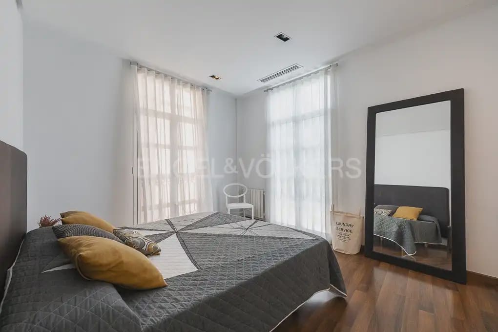2 quarto Apartamento para arrendar em Valencia cidade - 2 400 € (Ref: 9897492)