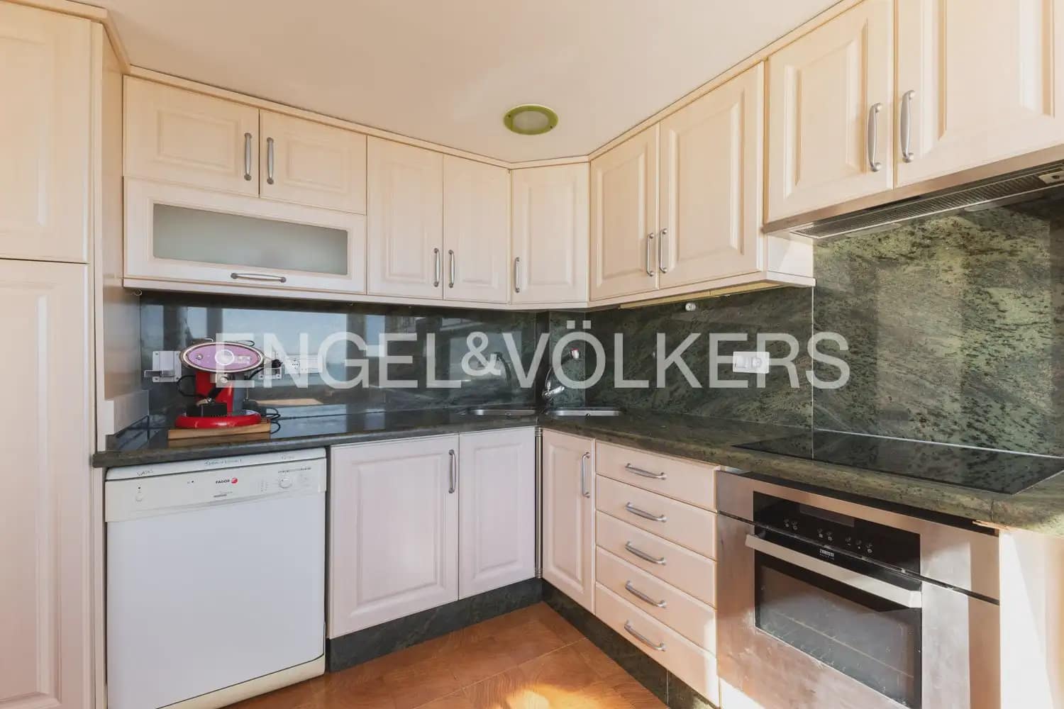 4 sovrum Lägenhet till salu i Valencia stad med pool - 630 000 € (Ref: 9897494)