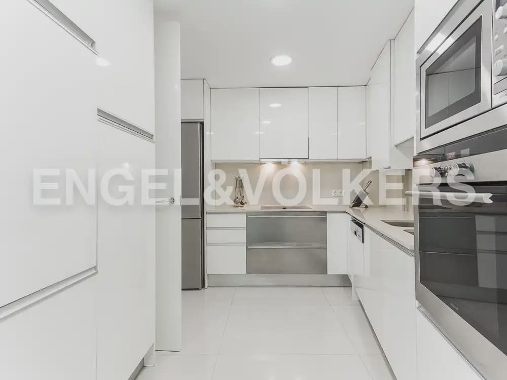 3 slaapkamer Flat te huur in Valencia stad - € 2.500 (Ref: 9897495)