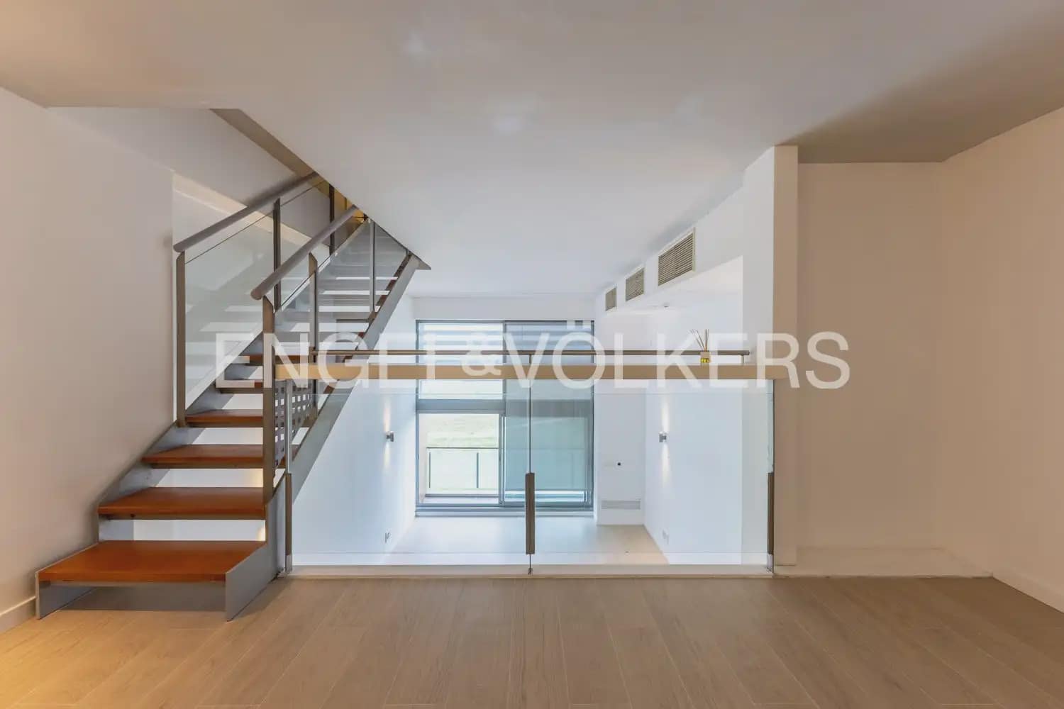 1 slaapkamer Flat te huur in Xirivella met zwembad garage - € 1.200 (Ref: 9897502)