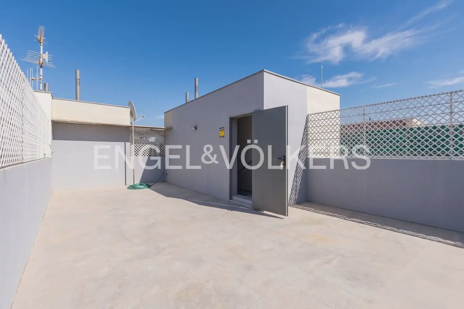 1 slaapkamer Flat te huur in Xirivella met zwembad garage - € 1.200 (Ref: 9897502)