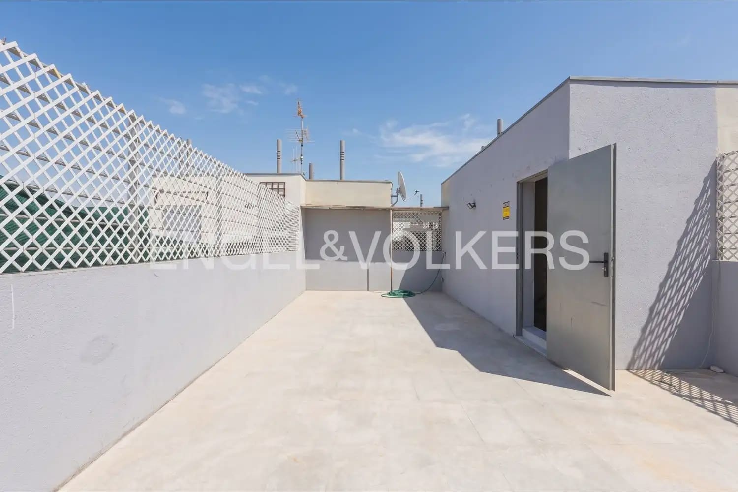 1 slaapkamer Flat te huur in Xirivella met zwembad garage - € 1.200 (Ref: 9897502)