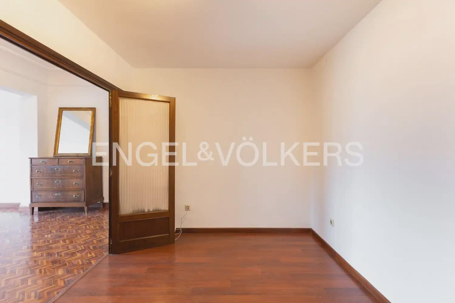 4 Zimmer Wohnung zu vermieten in Valencia Stadt mit Garage - 2.500 € (Ref: 9897509)