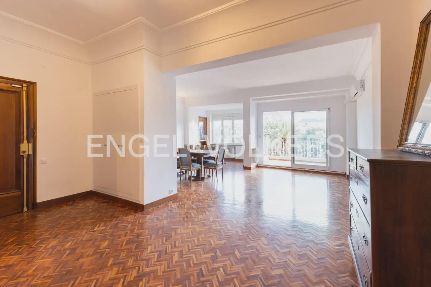 4 Zimmer Wohnung zu vermieten in Valencia Stadt mit Garage - 2.500 € (Ref: 9897509)