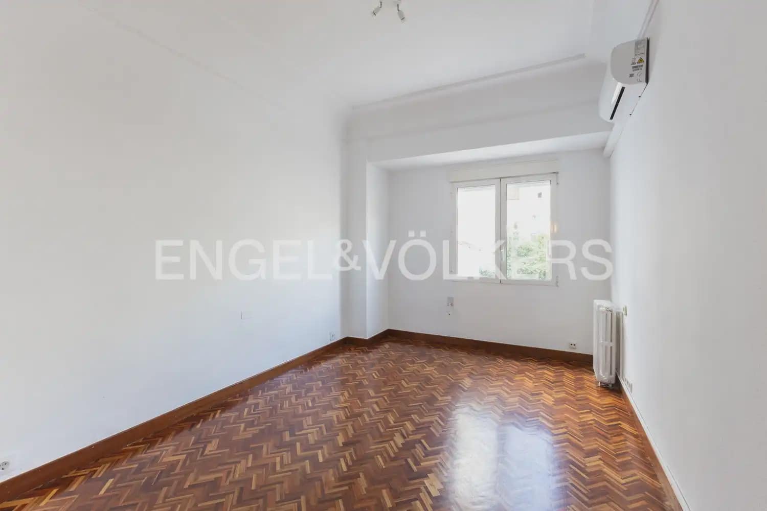 4 Zimmer Wohnung zu vermieten in Valencia Stadt mit Garage - 2.500 € (Ref: 9897509)
