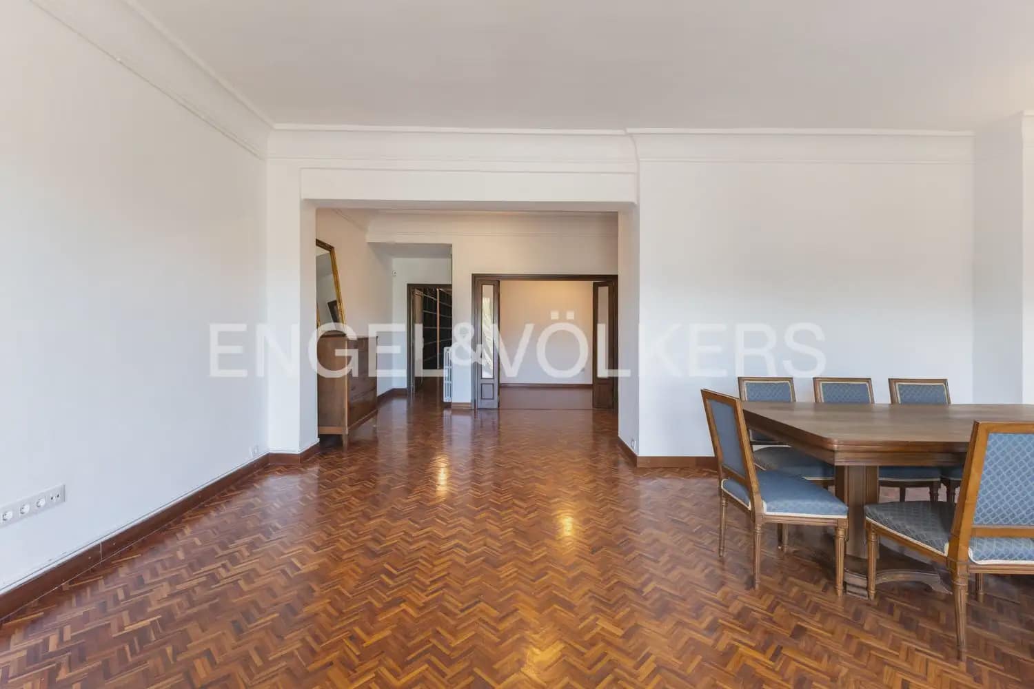 4 Zimmer Wohnung zu vermieten in Valencia Stadt mit Garage - 2.500 € (Ref: 9897509)