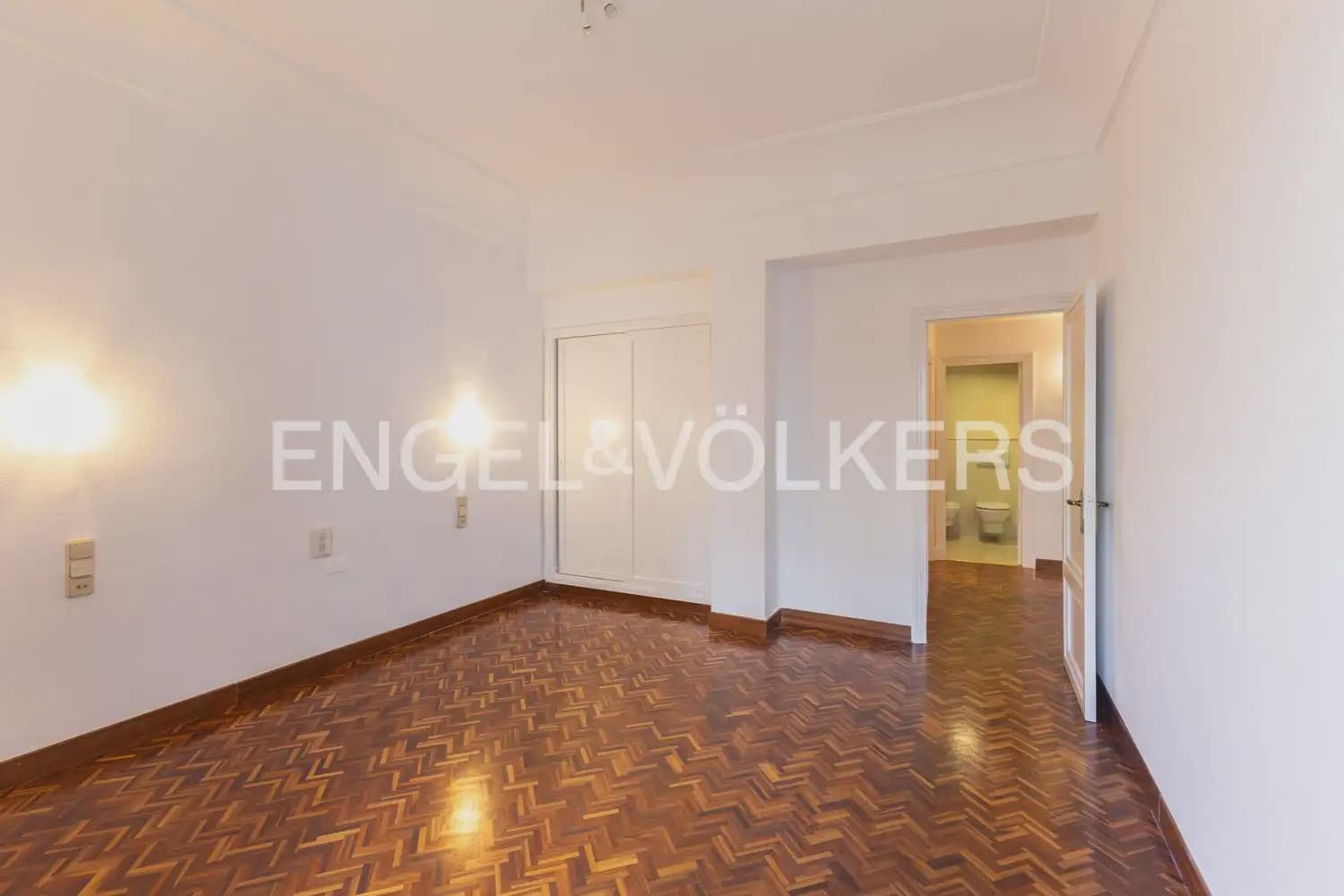 4 Zimmer Wohnung zu vermieten in Valencia Stadt mit Garage - 2.500 € (Ref: 9897509)