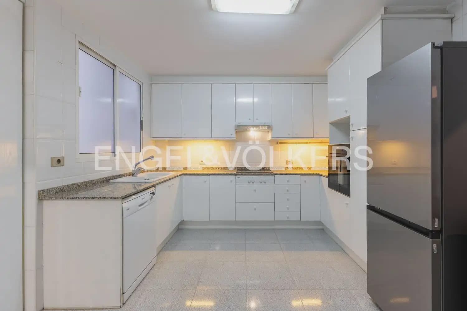 4 Zimmer Wohnung zu vermieten in Valencia Stadt mit Garage - 2.500 € (Ref: 9897509)