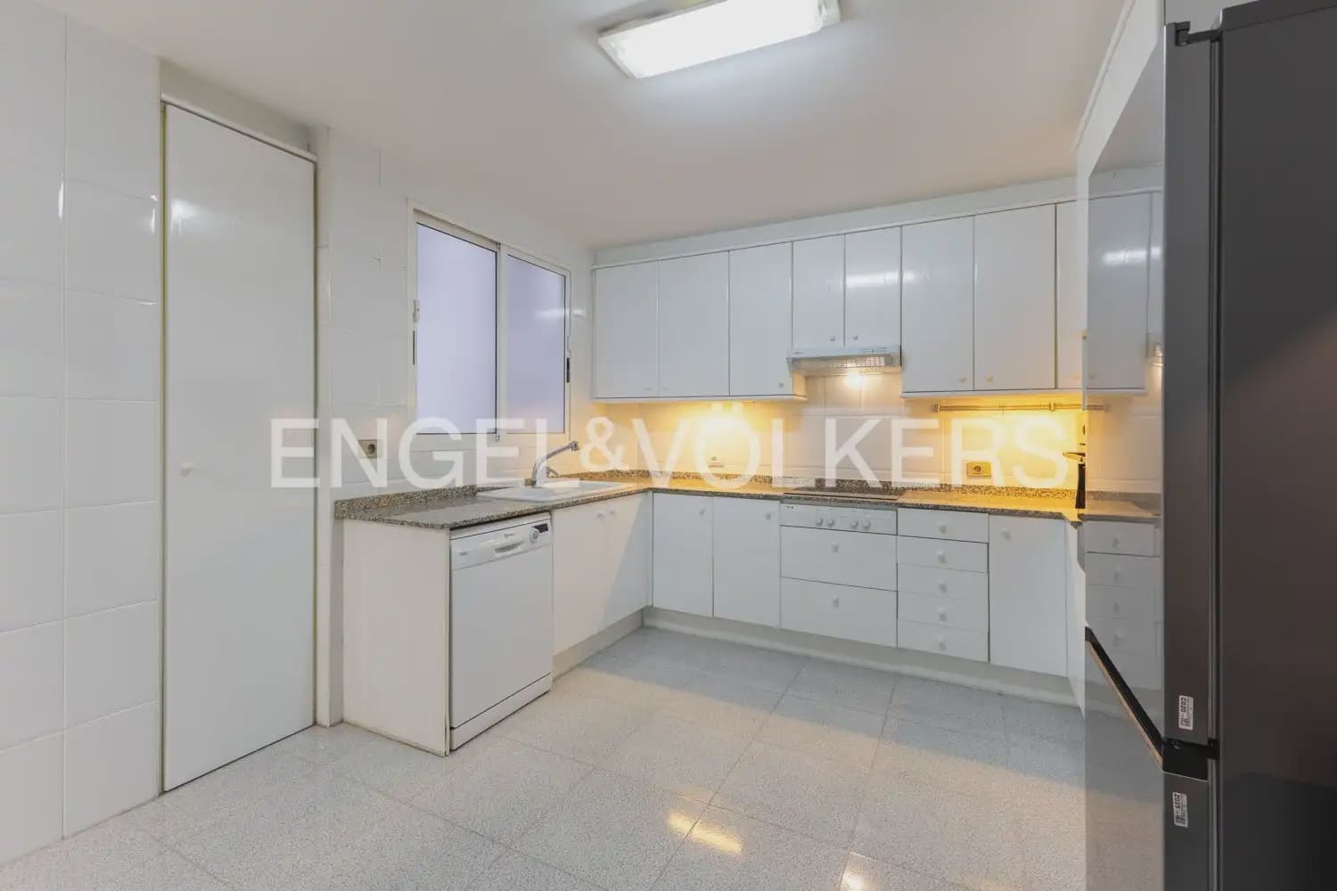 4 Zimmer Wohnung zu vermieten in Valencia Stadt mit Garage - 2.500 € (Ref: 9897509)